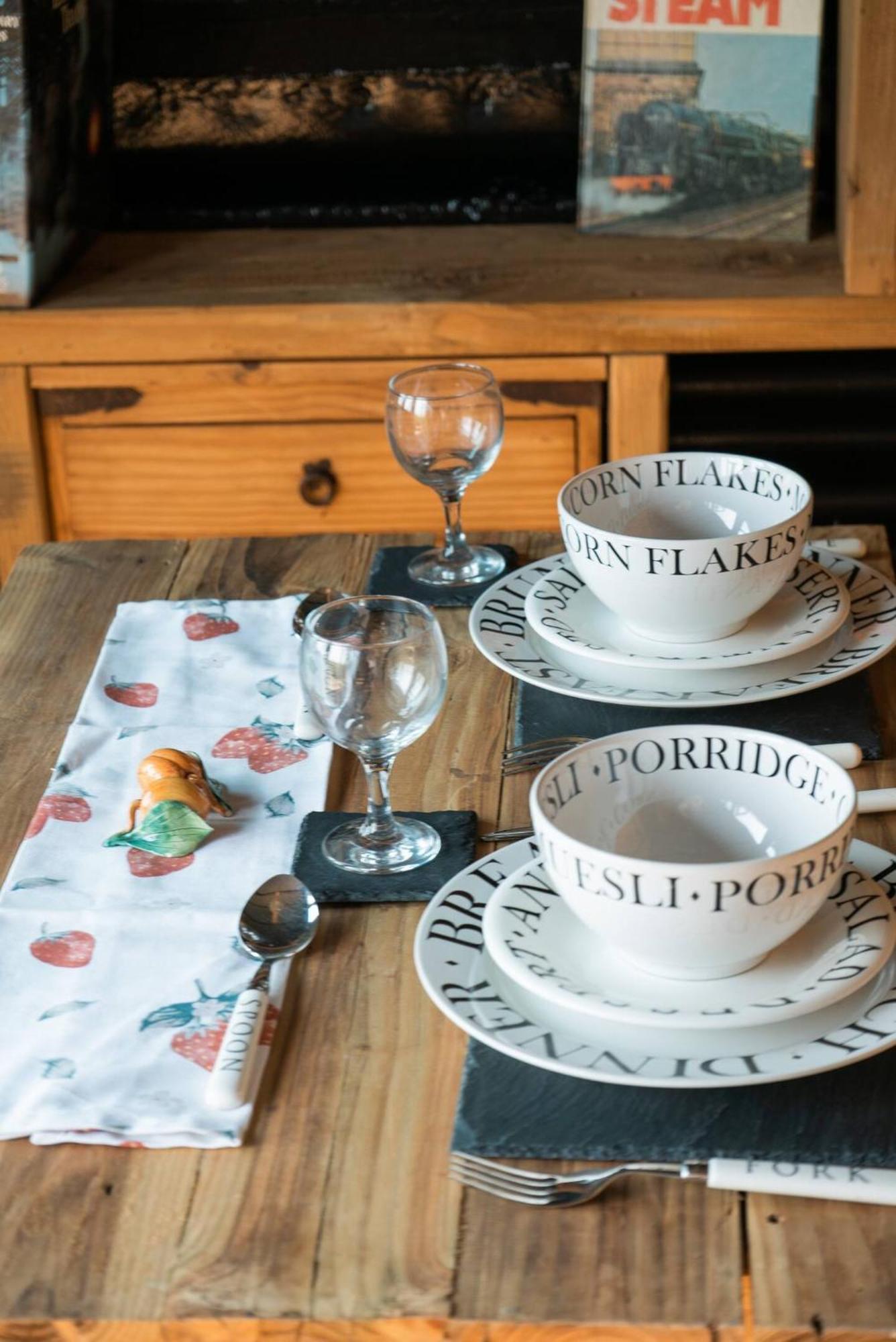 Swallowfield Glamping-Station Master Yeovil Exteriör bild
